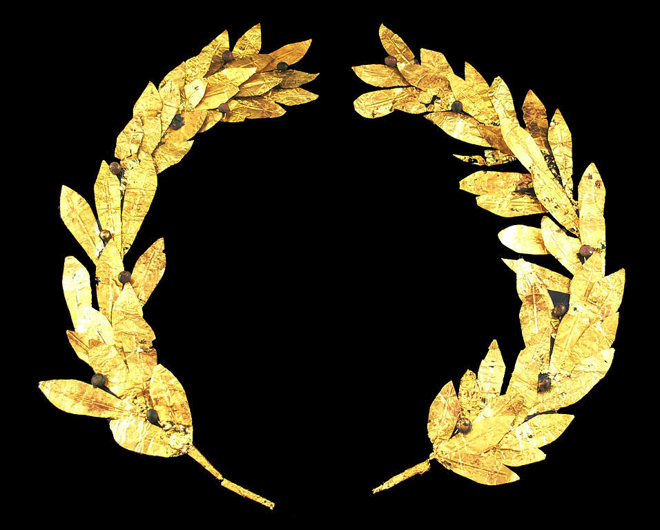 Corona de laurel hecha en oro con bayas, probablemente de Chipre del siglo IV o III a. C.